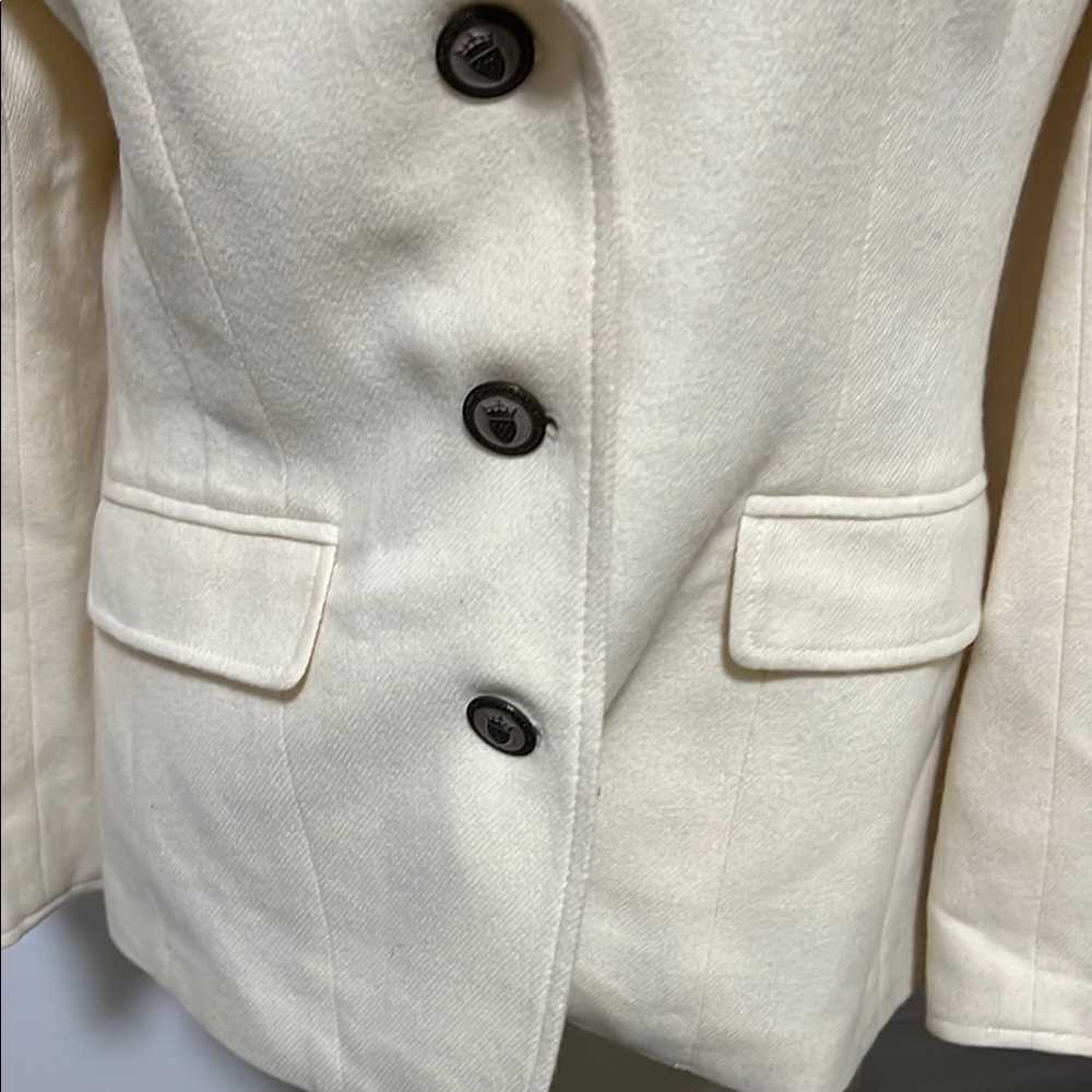 Elegant Cream Women's Blazer - Picture 3 of 11